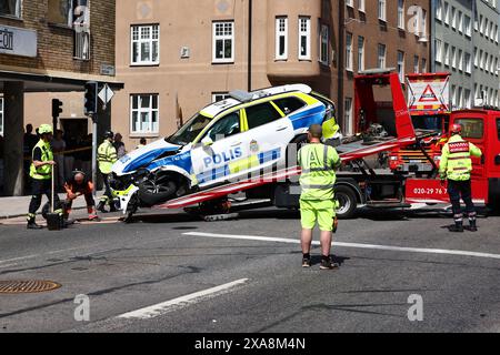 Linköping, Sweden. 4th, June, 2024. Traffic accident with two police cars and a bus in the city of Linköping, Sweden, during Tuesday lunch.  Credit: Jeppe Gustafsson/Alamy Live News Stock Photo