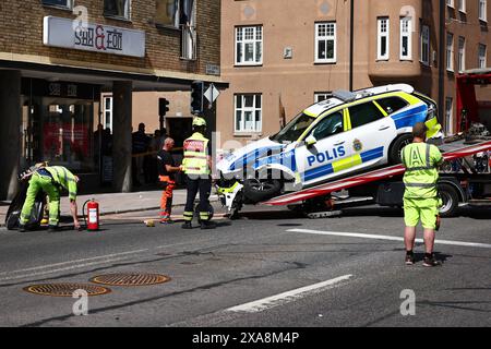 Linköping, Sweden. 4th, June, 2024. Traffic accident with two police cars and a bus in the city of Linköping, Sweden, during Tuesday lunch.  Credit: Jeppe Gustafsson/Alamy Live News Stock Photo