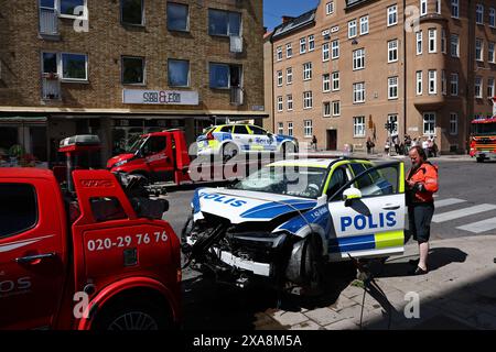 Linköping, Sweden. 4th, June, 2024. Traffic accident with two police cars and a bus in the city of Linköping, Sweden, during Tuesday lunch.  Credit: Jeppe Gustafsson/Alamy Live News Stock Photo