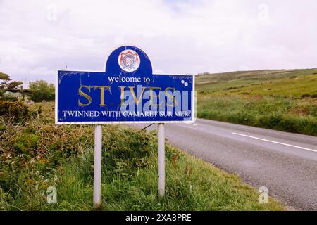 B3306 Road Sign for St. Ives twinned with Camaret Sur Mer, Cornwall, England, UK, 2024 Stock Photo