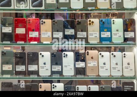 Wiesbaden, Germany - May 25, 2024: used mobile phones adn handys in the shop window for sale. Stock Photo