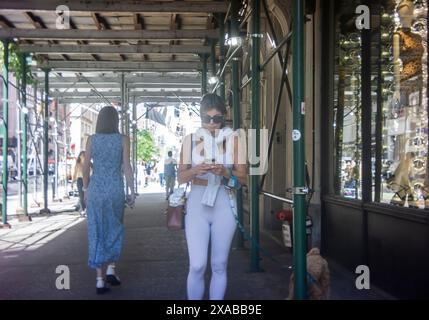 Distracted woman takes advantage of the warm weather in the Flatiron neighborhood in New York on Wednesday, May 29, 2024. (© Richard B. Levine) Stock Photo