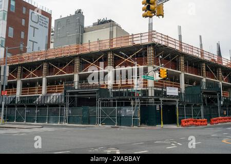 Construction on McGuinness Boulevard in the Greenpoint neighborhood of Brooklyn on Sunday, June 2, 2024. (© Richard B. Levine) Stock Photo