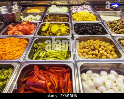 A salad bar in a delicatessen in New York on Sunday, June 2, 2024. (© Richard B. Levine) Stock Photo