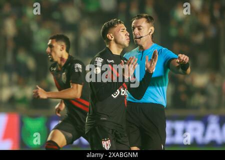 Caxias Do Sul, Brazil. 05th June, 2024. RS - CAXIAS DO SUL - 06/05/2024 - BRAZILIAN A 2024, JUVENTUDE x ATLETICO-GO - Atletico-GO player Emiliano Rodriguez regrets during a match against Juventude at the Alfredo Jaconi stadium for the Brazilian A 2024 championship. Photo: Luiz Erbes/ Credit: AGIF/Alamy Live News Stock Photo