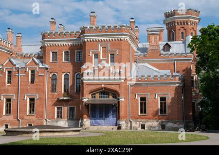 The facade of the old country palace of the Princess of Oldenburg in the village of Ramon. Voronezh region, Russia Stock Photo