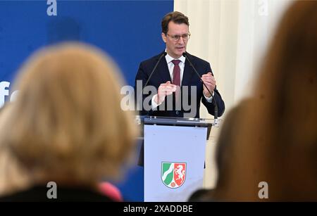 06 June 2024, North Rhine-Westphalia, Duesseldorf: Hendrik Wüst (CDU), Minister President of North Rhine-Westphalia, speaks at the State Chancellery during a loneliness conference to present the impulse paper 'Young and lonely - international perspectives for a political field of action'. At a conference in the State Chancellery in Düsseldorf on Thursday (from 10.00 a.m.), scientists, politicians and social actors will discuss further steps in the fight against loneliness. An impulse paper with international policy approaches against loneliness among young people will also be presented at the Stock Photo