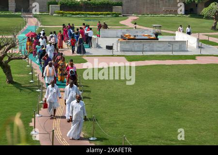 Delhi, India: people pray and commemorate Mahathma Gandhi at Raj Ghat. The memorial was erected in 1951 on the spot where Gandhi's body was cremated Stock Photo