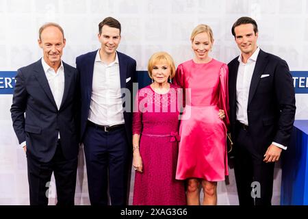 06 June 2024, Berlin: Thomas Rabe (l-r), Chairman of the Bertelsmann Executive Board and CEO of RTL Group, Carsten Coesfeld, member of the Bertelsmann Executive Board, Liz Mohn, shareholder of Bertelsmann Verwaltungsgesellschaft and member of the Bertelsmann Supervisory Board, Marie-Josefien Coesfeld, manager and wife of Thomas Coesfeld, and Thomas Coesfeld, Managing Director of BMG, attend the Bertelsmann Party at the Bertelsmann Representative Office. Traditionally, Liz Mohn, her family and the Bertelsmann CEO welcome guests from the worlds of politics, entertainment and business to the capi Stock Photo