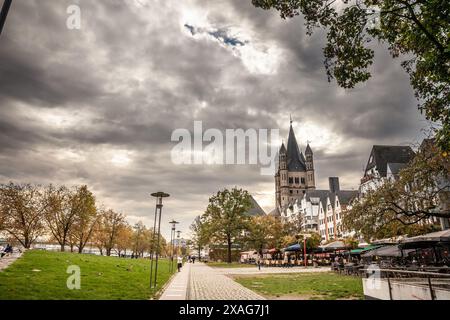 Picture of trankgassenwerft in Cologne at dusk in autumn. Trankgassenwerft is a popular location in Cologne situated along the Rhine River, offering s Stock Photo