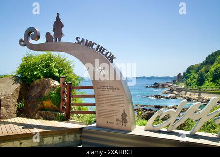 Samcheok City, South Korea - May 18th, 2024: The entrance sign to Isabu Road in Samcheok, featuring a depiction of General Isabu and his lion. The sce Stock Photo