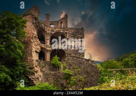 View of a castle or palace ruin in the evening at sunset. This place is located in a river valley of the Neckar, surrounded by hills. Heidelberg, Baden-Württemberg, Germany Stock Photo