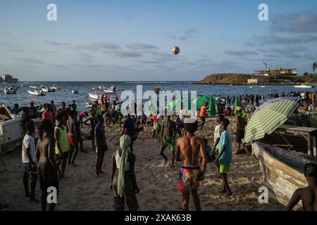 Nicolas Remene/Le Pictorium - Ngor beach in Dakar, Senegal. 02nd June, 2024. Senegal/Dakar/Dakar - Crowds of people flocked to Dakar's Ngor beach this Sunday, June 2, 2024, to enjoy a warm and sunny day. Credit: LE PICTORIUM/Alamy Live News Stock Photo