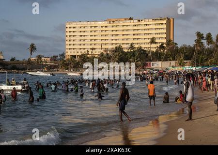 Nicolas Remene/Le Pictorium - Ngor beach in Dakar, Senegal. 02nd June, 2024. Senegal/Dakar/Dakar - Crowds of people flocked to Dakar's Ngor beach this Sunday, June 2, 2024, to enjoy a warm and sunny day. Credit: LE PICTORIUM/Alamy Live News Stock Photo