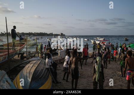 Nicolas Remene/Le Pictorium - Ngor beach in Dakar, Senegal. 02nd June, 2024. Senegal/Dakar/Dakar - Crowds of people flocked to Dakar's Ngor beach this Sunday, June 2, 2024, to enjoy a warm and sunny day. Credit: LE PICTORIUM/Alamy Live News Stock Photo