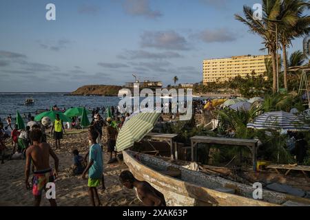 Nicolas Remene/Le Pictorium - Ngor beach in Dakar, Senegal. 02nd June, 2024. Senegal/Dakar/Dakar - Crowds of people flocked to Dakar's Ngor beach this Sunday, June 2, 2024, to enjoy a warm and sunny day. Credit: LE PICTORIUM/Alamy Live News Stock Photo