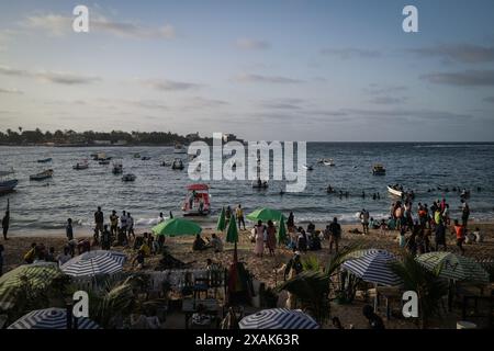 Nicolas Remene/Le Pictorium - Ngor beach in Dakar, Senegal. 02nd June, 2024. Senegal/Dakar/Dakar - Crowds of people flocked to Dakar's Ngor beach this Sunday, June 2, 2024, to enjoy a warm and sunny day. Credit: LE PICTORIUM/Alamy Live News Stock Photo