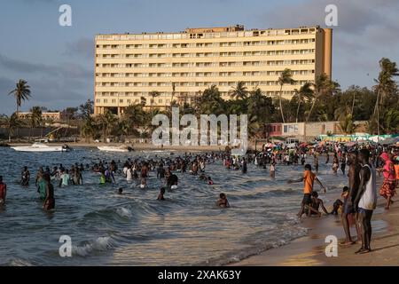 Nicolas Remene/Le Pictorium - Ngor beach in Dakar, Senegal. 02nd June, 2024. Senegal/Dakar/Dakar - Crowds of people flocked to Dakar's Ngor beach this Sunday, June 2, 2024, to enjoy a warm and sunny day. Credit: LE PICTORIUM/Alamy Live News Stock Photo