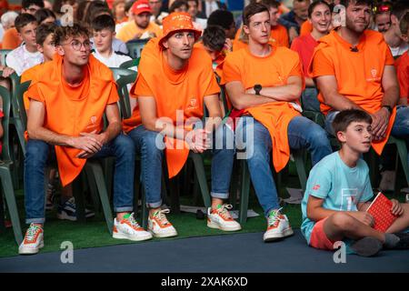 Lagnasco, Italia. 07th June, 2024. Tifosi assistono alla partita durante il Watch Party Carota Boys Sinner vs Alcaraz a Lagnasco, Italia - Cronaca - Venerd&#xec; 7 Giugno 2024 - ( Photo Alberto Gandolfo/LaPresse ) Supporters watches match during the Watch Party Carota Boys Sinner vs Alcaraz in Lagnasco, Italy - Friday, June 7, 2024 - News - ( Photo Alberto Gandolfo/LaPresse ) Credit: LaPresse/Alamy Live News Stock Photo