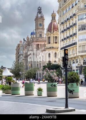 Europe, Spain, Province of Valencia, Valencia, Ciutat Vella, Street scene on the popular square Placa de l'Ajuntament Stock Photo