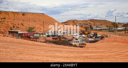 Junkyard of rusty abandoned vintage cars in the desert of the Australian outback of the red center in the opal mining town of Coober Pedy, South Austr Stock Photo