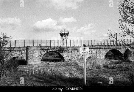 Border fortification, GDR watchtower, sign 'Halt hier Grenze', borderland reportage Stock Photo