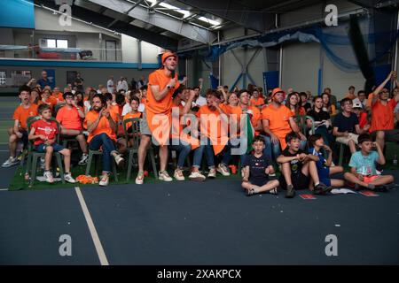 Lagnasco, Italia. 07th June, 2024. I tifosi esultano durante il Watch Party Carota Boys Sinner vs Alcaraz a Lagnasco, Italia - Cronaca - Venerd&#xec; 7 Giugno 2024 - ( Photo Alberto Gandolfo/LaPresse ) Supporters celebrates during the Watch Party Carota Boys Sinner vs Alcaraz in Lagnasco, Italy - Friday, June 7, 2024 - News - ( Photo Alberto Gandolfo/LaPresse ) Credit: LaPresse/Alamy Live News Stock Photo