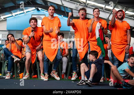 Lagnasco, Italia. 07th June, 2024. I tifosi esultano durante il Watch Party Carota Boys Sinner vs Alcaraz a Lagnasco, Italia - Cronaca - Venerd&#xec; 7 Giugno 2024 - ( Photo Alberto Gandolfo/LaPresse ) Supporters celebrates during the Watch Party Carota Boys Sinner vs Alcaraz in Lagnasco, Italy - Friday, June 7, 2024 - News - ( Photo Alberto Gandolfo/LaPresse ) Credit: LaPresse/Alamy Live News Stock Photo