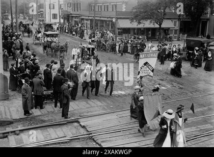 Suffrage pageant - Long Island, 1913. Shows suffrage pageant and parade in Mineola, Long Island, New York, May 24, 1913. Parade went from Mineola to Hempstead. Stock Photo