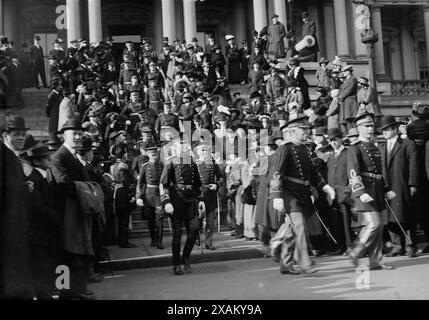 Officers going to Wh. House, between c1910 and c1915. Stock Photo