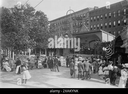 French Fete, July 14 (191?). Shows Bastille Day (July 14) celebrations, probably in New York City. Stock Photo