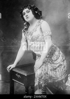 Ober as Amneris, between c1910 and c1915. Shows American opera singer Margarethe Arndt-Ober (1885-1971) as Amneris in Giuseppe Verdi's Aida. Arndt-Ober performed with the Metropolitan Opera in New York City between 1913 and 1917. Stock Photo