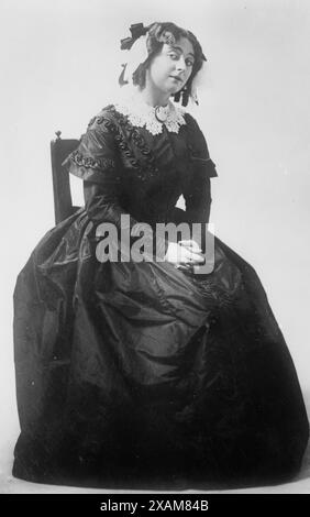 Alexandra Carlisle as &quot;Georgiana Vesey&quot;, 1911. Georgina Vesey is a character in Money by Edward Bulwer-Lytton. Stock Photo