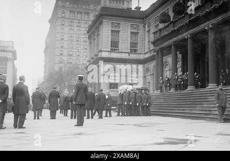 Gaynor fun'l [funeral] - City Hall, 1913. Shows funeral of William Jay Gaynor (1849-1913), Mayor of New York City. Stock Photo