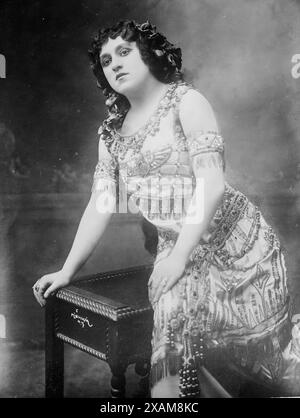 Margarethe Arndt-Ober as Amneris, between c1910 and c1915. Shows American opera singer Margarethe Arndt-Ober (1885-1971) as Amneris in Giuseppe Verdi's Aida. Arndt-Ober performed with the Metropolitan Opera in New York City between 1913 and 1917. Stock Photo