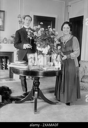 Lou Tellegen &amp; Geraldine Farrar, between c1915 and c1920. Shows American soprano opera singer Geraldine Farrar (1882-1967) with her husband, actor and screenwriter Lou Tellegen (1881-1934). Stock Photo