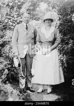 J.M. Cox &amp; wife, between c1915 and c1920. Shows politician James Middleton Cox (1870-1957) who served as Governor of Ohio and was the Democratic Party nominee for President in 1920. He was also a newspaper publisher and founded the media company Cox Enterprises. He is with his wife, Margaretta Parker Blair Cox (1890-1960). Stock Photo