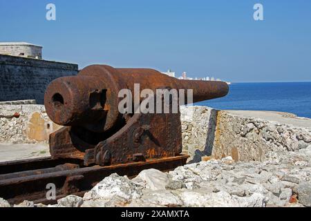 Rusty Cannon. The Morro Castle / Castillo de los Tres Reyes Magos del Morro, fortress guarding the entrance to Havana bay, Cuba, Caribbean. Stock Photo