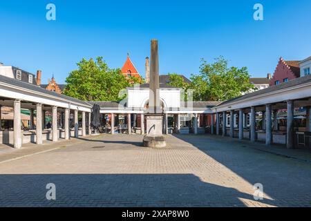 Vismarkt, the Fish Market located on the Groenerei Canal in Bruges, Belgium Stock Photo