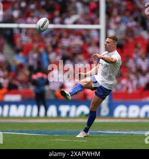 London, UK. 08th June, 2024. George Williams of Warrington Wolves warms up during the Challenge Cup Final match between Warrington Wolves and Wigan Warriors at Wembley Stadium, London, England on 8 June 2024. Photo by Ken Sparks. Editorial use only, license required for commercial use. No use in betting, games or a single club/league/player publications. Credit: UK Sports Pics Ltd/Alamy Live News Stock Photo