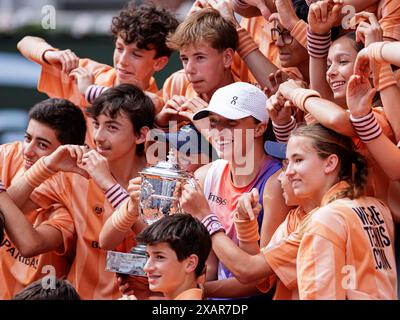 Roland Garros, 08 Jun 2024: Iga Swiatek (POL) defeats Jasmine Paolini (ITA) during the 2024 French Open. corleve/Mark Peterson Stock Photo