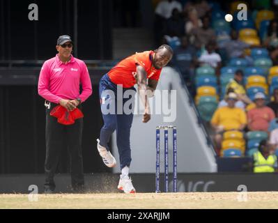 Bridgetown, Barbados. 08th June, 2024. ICC T20 World Cup 2024 - Australia v England England's Jofra Archer bowls as Australia take on England in the ICC T20 World Cup at the Kensington Oval, Bridgetown, Barbados. Credit: Ian Jacobs/Alamy Live News Stock Photo