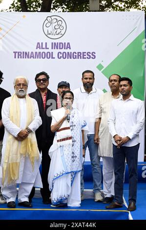 Kolkata, India. 08th June, 2024. KOLKATA, INDIA - JUNE 8: Chief Minister of West Bengal & TMC Chairperson Mamata Banerjee along with Abhishek Banerjee and winning TMC MPs interacts with media at her Kalighat residence on June 8, 2024 in Kolkata, India. (Photo by Samir Jana/Hindustan Times/Sipa USA ) Credit: Sipa USA/Alamy Live News Stock Photo