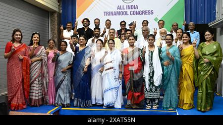 Kolkata, India. 08th June, 2024. KOLKATA, INDIA - JUNE 8: Chief Minister of West Bengal & TMC Chairperson Mamata Banerjee poses with winning TMC MPs at her Kalighat residence on June 8, 2024 in Kolkata, India. (Photo by Samir Jana/Hindustan Times/Sipa USA ) Credit: Sipa USA/Alamy Live News Stock Photo