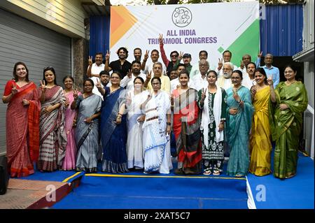 Kolkata, India. 08th June, 2024. KOLKATA, INDIA - JUNE 8: Chief Minister of West Bengal & TMC Chairperson Mamata Banerjee poses with winning TMC MPs at her Kalighat residence on June 8, 2024 in Kolkata, India. (Photo by Samir Jana/Hindustan Times/Sipa USA ) Credit: Sipa USA/Alamy Live News Stock Photo