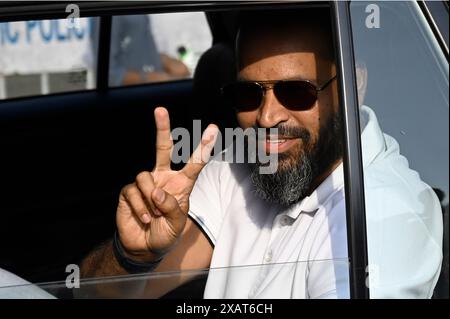 Kolkata, India. 08th June, 2024. KOLKATA, INDIA - JUNE 8: TMC winning MP Yusuf Pathan shows victory sign before the party meeting with CM Mamata Banerjee at her Kalighat residence on June 8, 2024 in Kolkata, India. (Photo by Samir Jana/Hindustan Times/Sipa USA ) Credit: Sipa USA/Alamy Live News Stock Photo