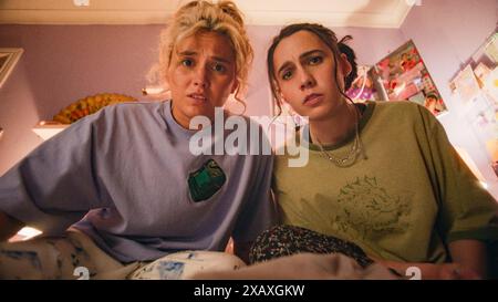 KAT SADLER and LIZZIE DAVIDSON in SUCH BRAVE GIRLS (2023), directed by KAT SADLER. Credit: Camden Productions/Various Artists/BBC/A24 / Album Stock Photo