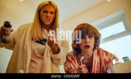 LIZZIE DAVIDSON and LOUISE BREALEY in SUCH BRAVE GIRLS (2023), directed by KAT SADLER. Credit: Camden Productions/Various Artists/BBC/A24 / Album Stock Photo