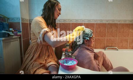 KAT SADLER and LIZZIE DAVIDSON in SUCH BRAVE GIRLS (2023), directed by KAT SADLER. Credit: Camden Productions/Various Artists/BBC/A24 / Album Stock Photo