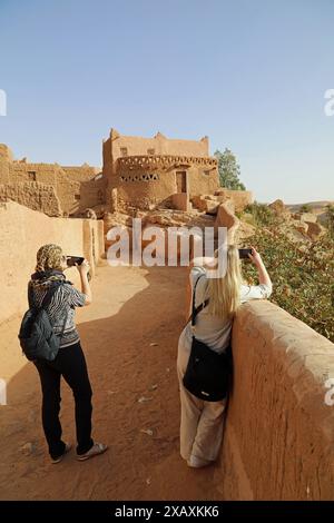 Tourists at the ancient mudbrick village at Taghit in Western Algeria Stock Photo